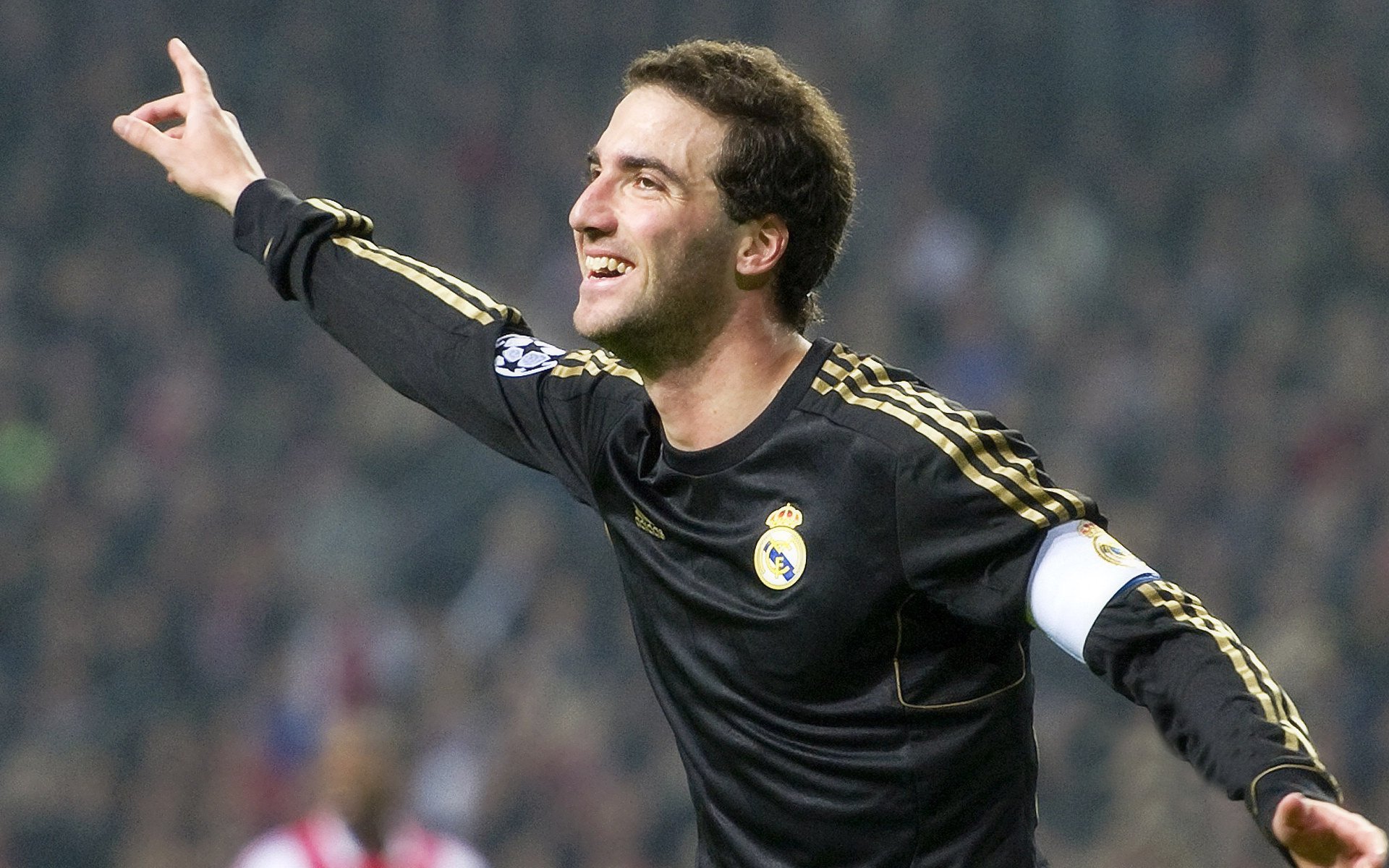 阿伦·斯密斯:从控场到反击,全黑队的半场大脑,阿伦斯什么水平